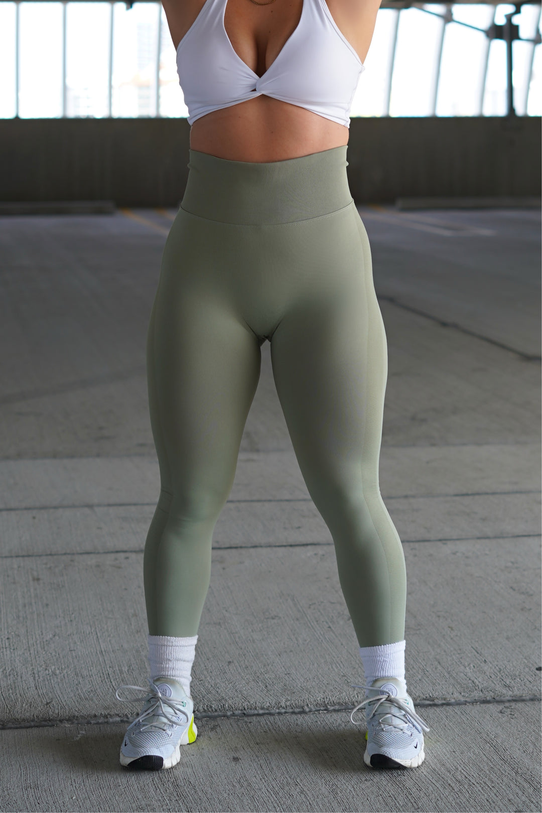 SCRUNCH BUTT POPCORN TEXTURED HIGH WAISTED LEGGINGS WITH POCKETS (OLIVE)